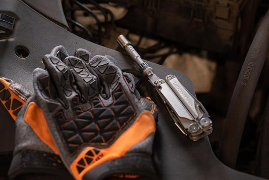 Leatherman, Ratchet driver, fits both Leatherman flat bits and standard 쩌 inch bits.