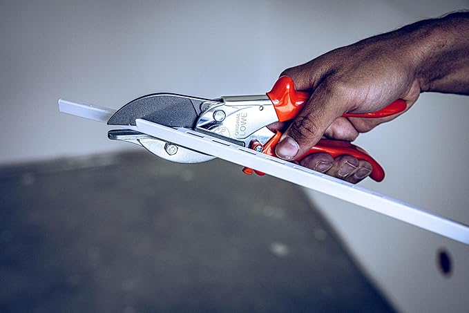 Original L횜WE Sharp Miter Shears 3.104 | With 45 Degree Stops for Precision Cutting | Professional Grade Angle Cutter Tool for Plastic, Rubber, Wood, PVC, Leather, Metal | Made in Germany