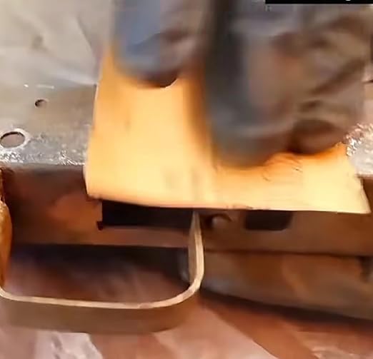 30Pcs 9 x 3.6 Inchs 80 Grit Wet and Dry Handmade Universal Sanding Sheets, Suitable for Woodworking Furniture/Automobiles/Metal/Lacquer Polishing Sandpaper