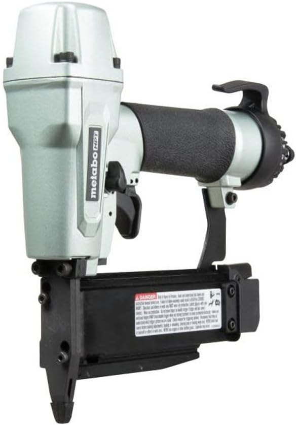 Metabo HPT Pro Pin Nailer Kit, Pro-Preferred Pneumatic Power Nailers, Carpentry Tool for Fine Trim, Molding, and Paneling, Built-In Silencer, Aluminium Magazine, 23 Gauge, 1/2″ to 2″ Pin Nails, NP50A