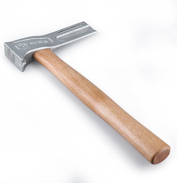 Magnetic Roofing Hammer, Magnetic Roofing Hatchet Designed to Improve Efficiency, Roofing Axe with Solid Wood Handle, A Roofing Tools That Can Be Used to Quickly Nail Roofing Nails And Felt Caps
