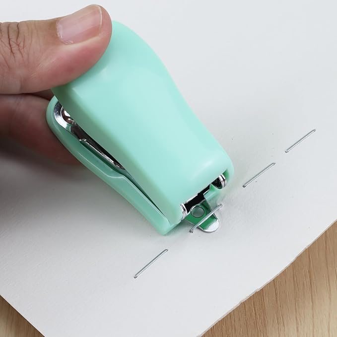 Aacehlh Mini Desktop Stapler Set,20 Sheet Capacity,Includes Built-in Staple Remover and 750PCS No.12 Staples,Small Cute Stapler for Office and School Supplies (Green)