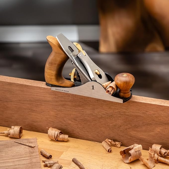Bench Dog No. 1 Smoothing Plane – Durable Cast Iron Build Block Plane – Compact Wood Planer Hand Tool for Detail Trimming – Ideal Surface Planer for Cleaning Up Small Trouble Spots Of Reversing Grain