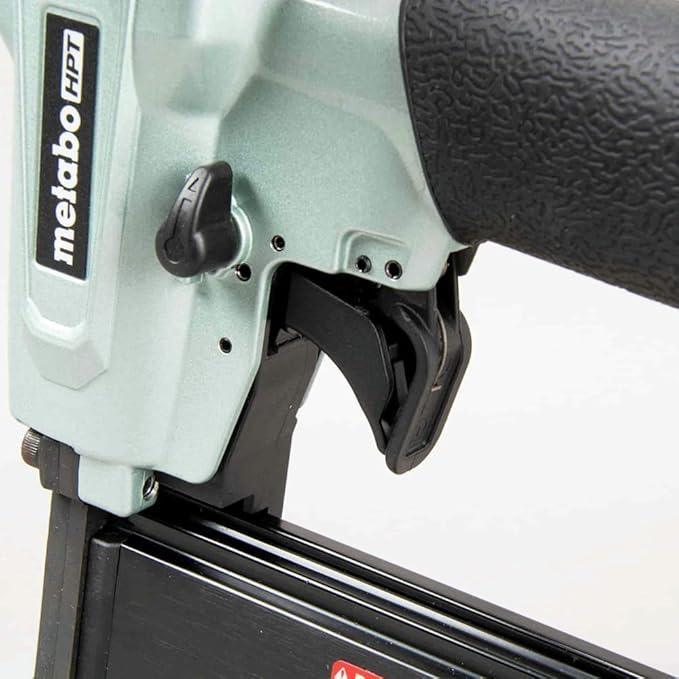 Metabo HPT Pro Pin Nailer Kit, Pro-Preferred Pneumatic Power Nailers, Carpentry Tool for Fine Trim, Molding, and Paneling, Built-In Silencer, Aluminium Magazine, 23 Gauge, 1/2″ to 2″ Pin Nails, NP50A