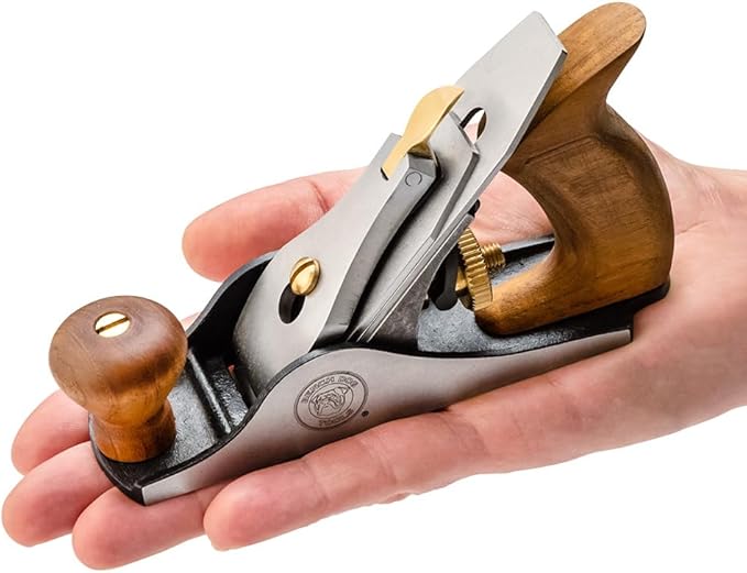 Bench Dog No. 1 Smoothing Plane – Durable Cast Iron Build Block Plane – Compact Wood Planer Hand Tool for Detail Trimming – Ideal Surface Planer for Cleaning Up Small Trouble Spots Of Reversing Grain