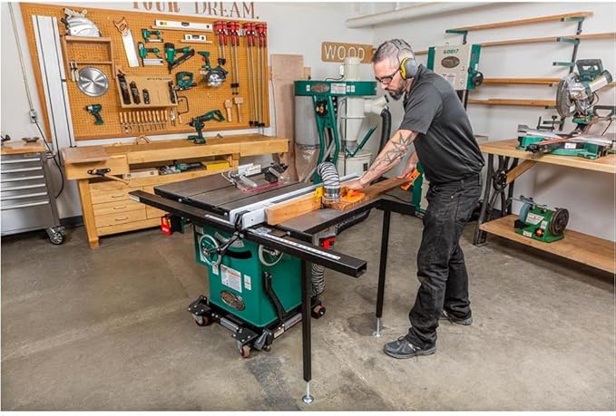 Grizzly Industrial G1023RLWX - 10" 5 HP 240V Cabinet Table Saw with Built-in Router Table