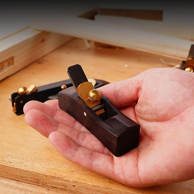 Mini Planer Ebony Hand Plane Tool With Polished Steel Blade For Burr-Free Wood-Finishing And DIY Carpentry, 8X2x2.2 Cm(Flat bottomed)